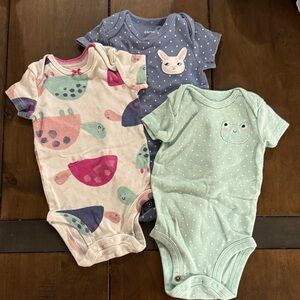 Carter's Colorful Animal Bodysuit Trio - Blue, Green, Cream - 3-6Mo. Like New